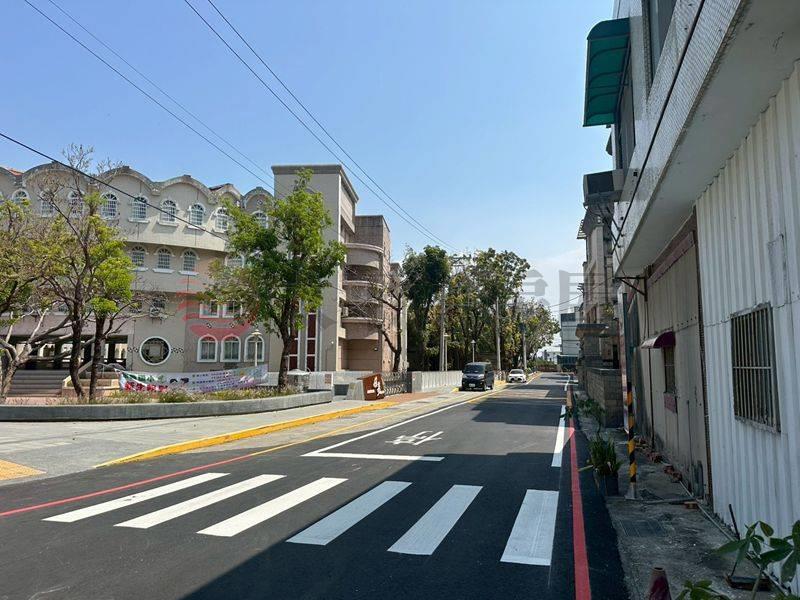 信義一街角窗透天