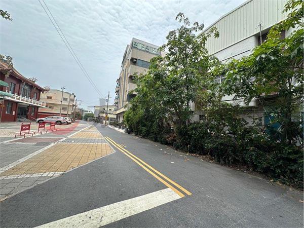 佳南路上㊣三角窗店住,台南市佳里區佳南路