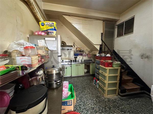 佳南路上㊣三角窗店住,台南市佳里區佳南路