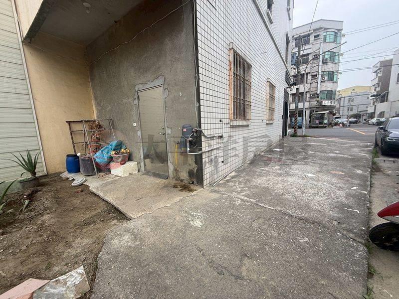 佳里佳北路角窗透天+大空地(有花園),台南市佳里區佳北路