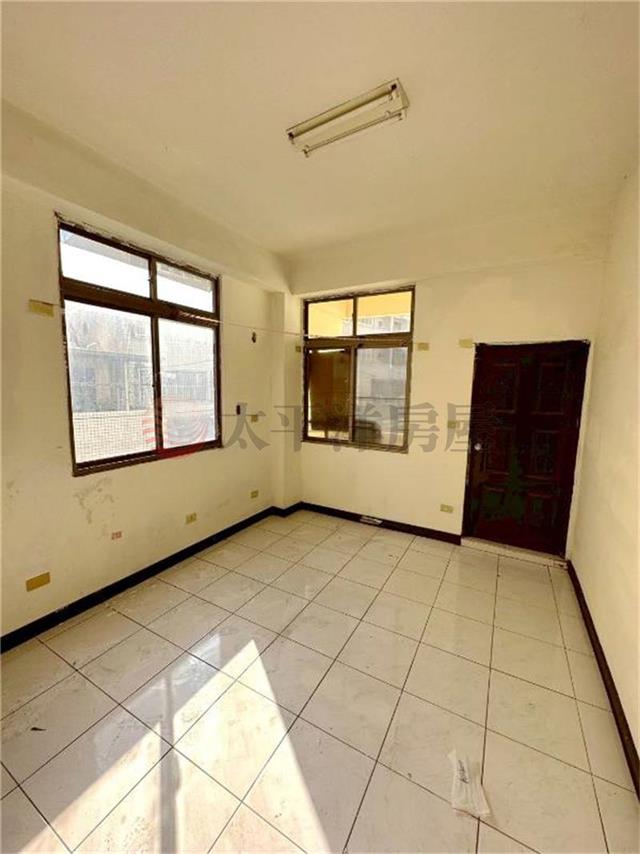 佳里佳北路角窗透天+大空地(有花園),台南市佳里區佳北路